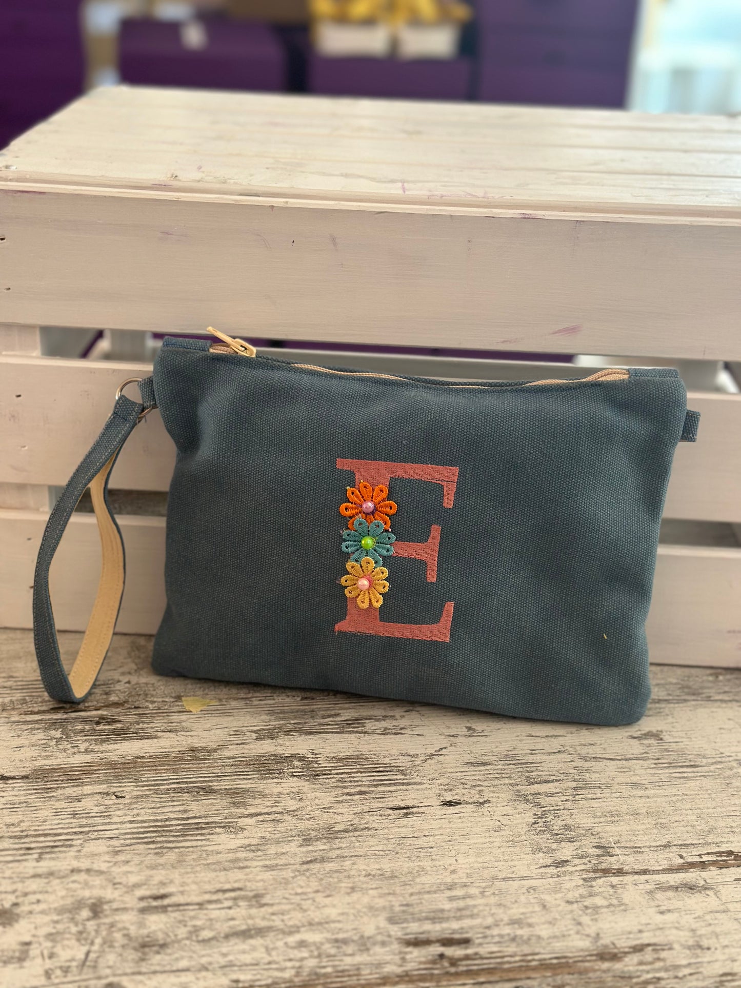 Pochette Lettera Ricamata