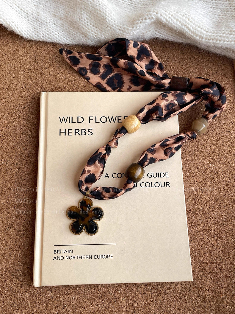 Retro leopard print scarf necklace