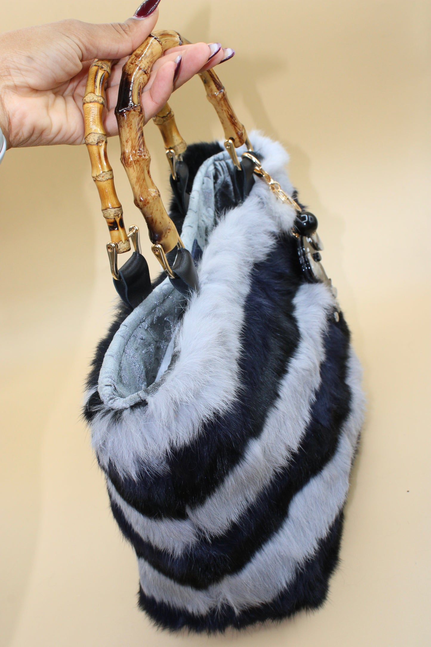 Borsa in Pelliccia Grigia & Nera