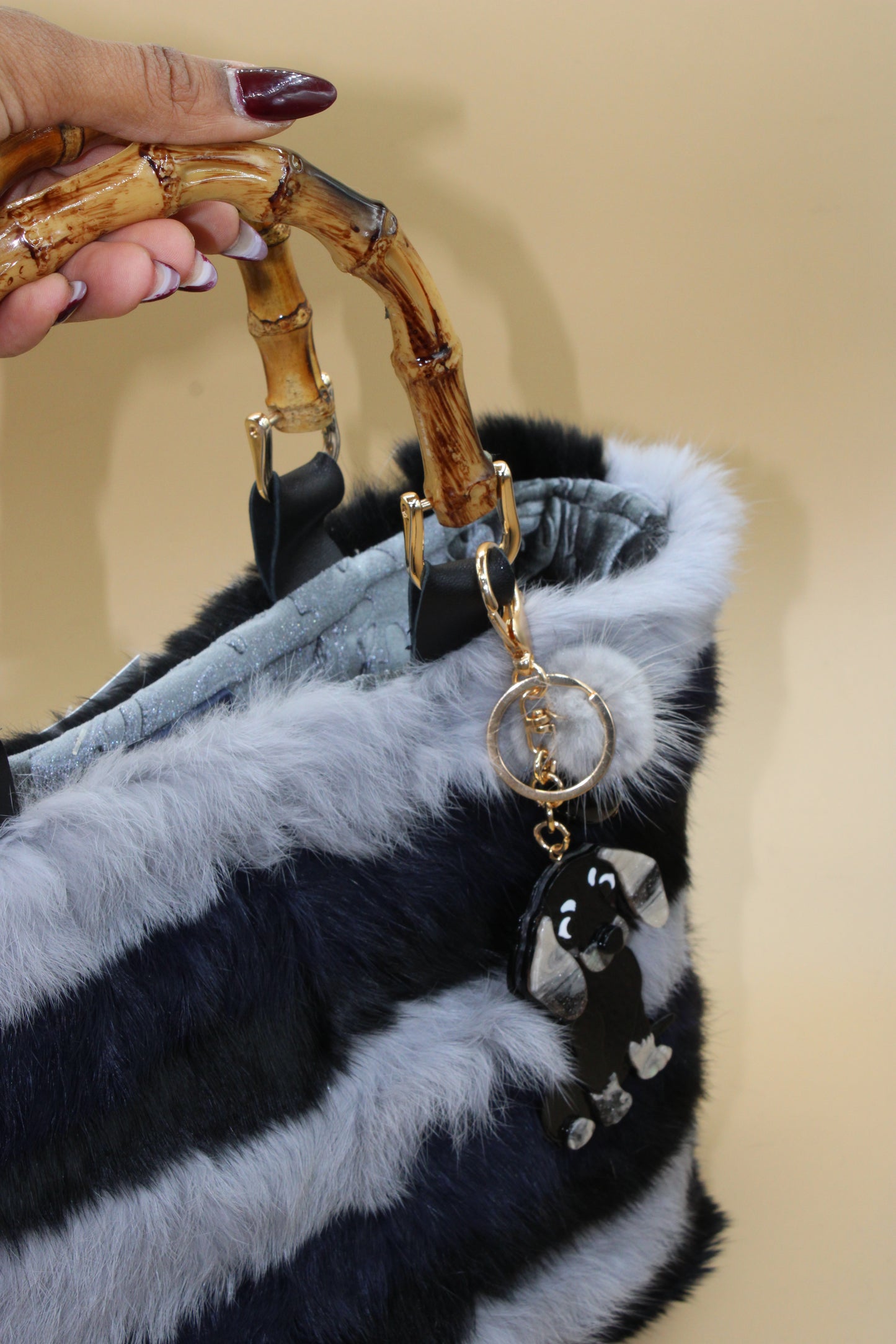 Borsa in Pelliccia Grigia & Nera