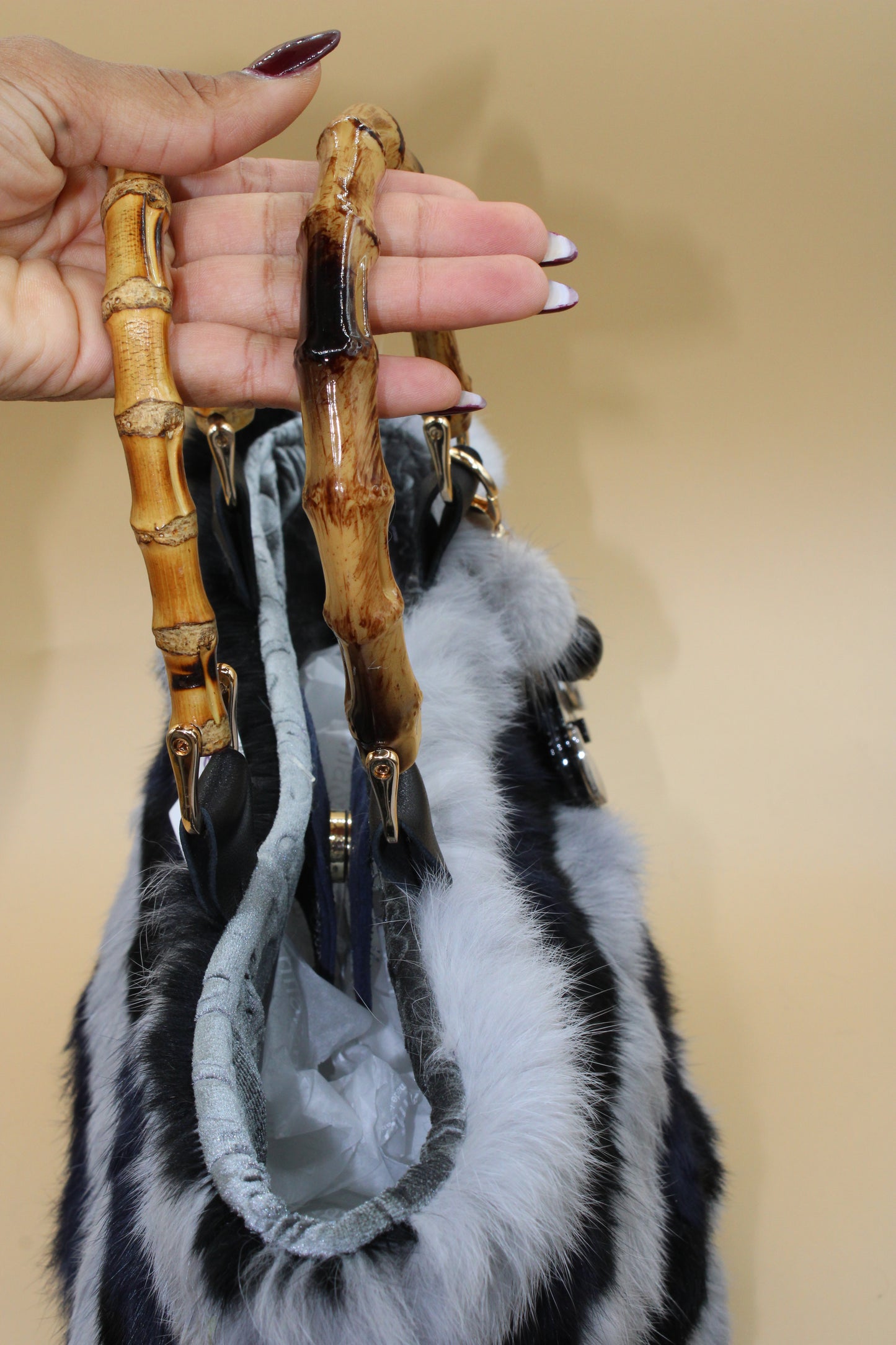 Borsa in Pelliccia Grigia & Nera