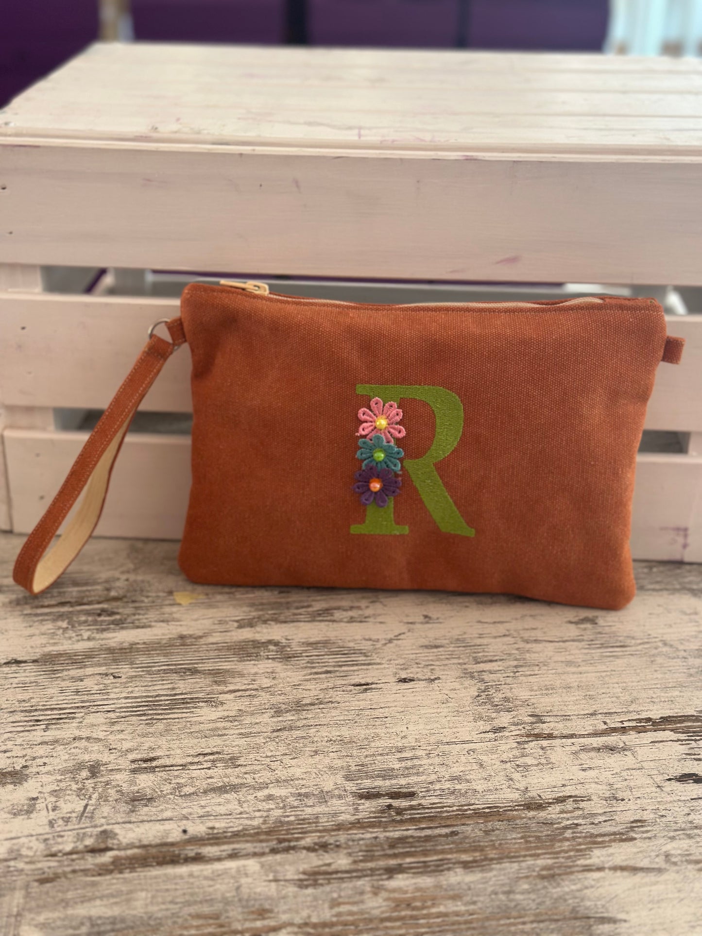Pochette Lettera Ricamata