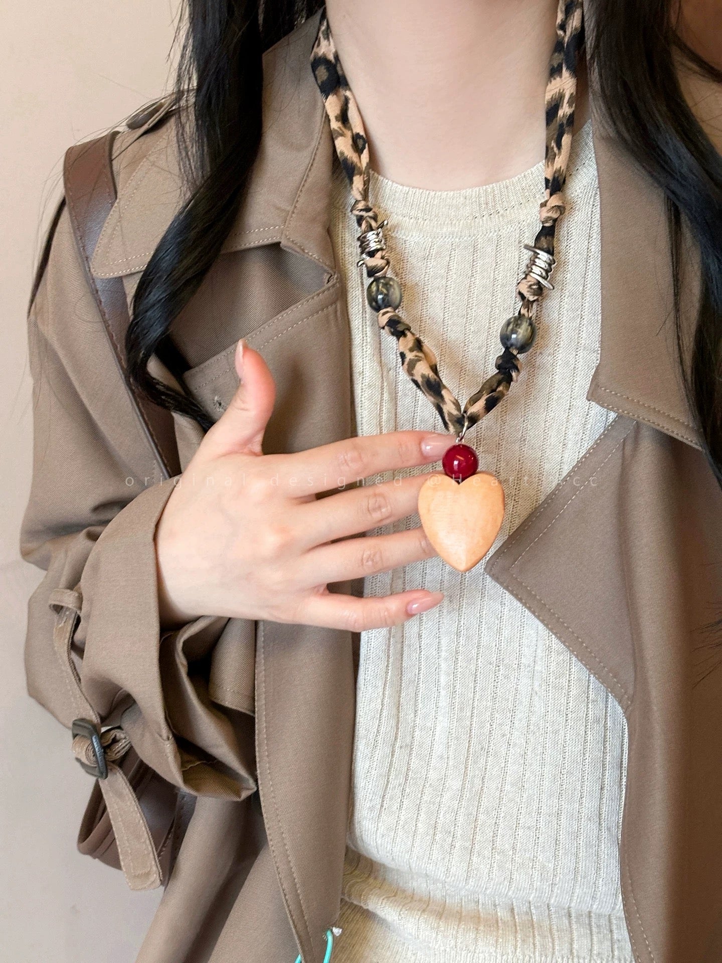 Wooden heart Saturn pendant leopard