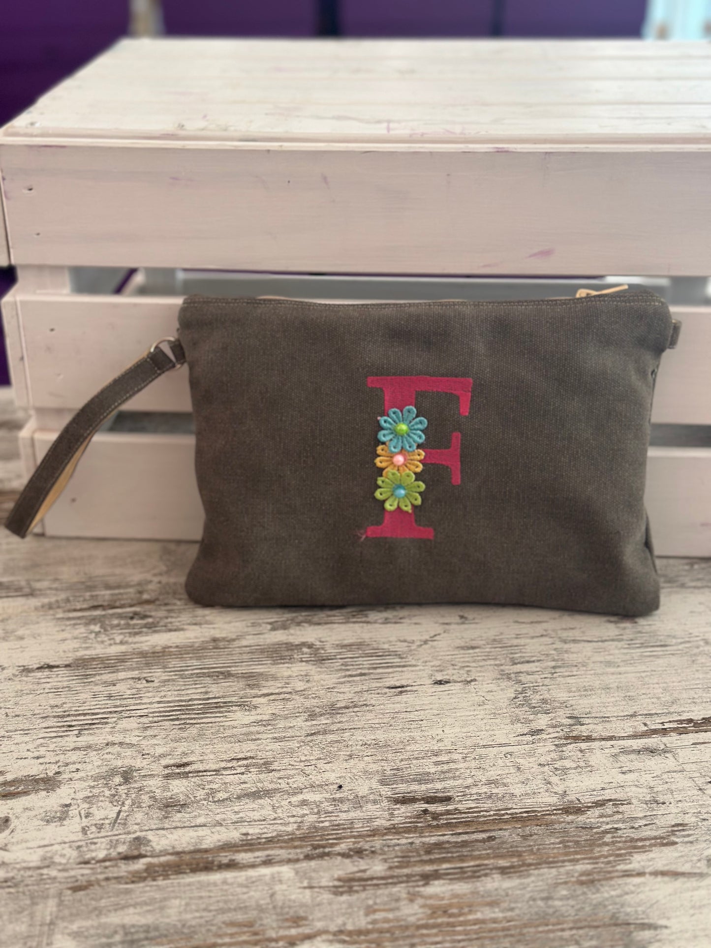 Pochette Lettera Ricamata